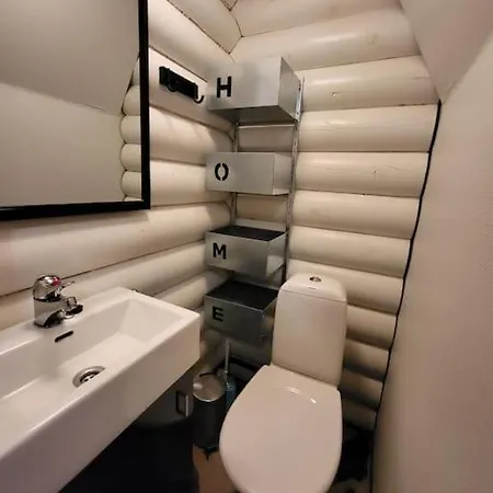 Viihtyisae Ja Tilava Moekki, Pytkykaksonen B * Syöte