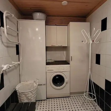 Viihtyisae Ja Tilava Moekki, Pytkykaksonen B Nyaraló Syöte