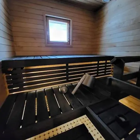 Nyaraló Viihtyisae Ja Tilava Moekki, Pytkykaksonen B Syöte