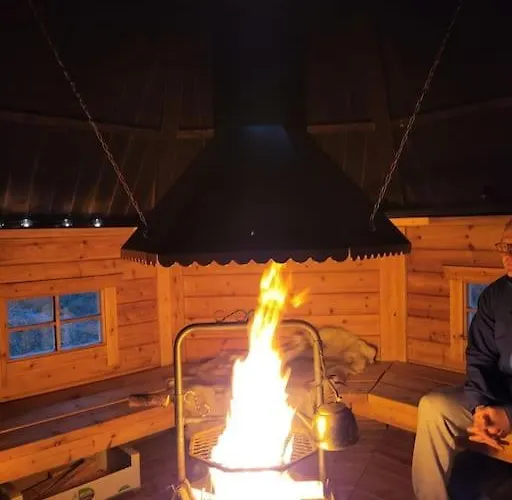 別荘 Viihtyisae Ja Tilava Moekki, Pytkykaksonen B *