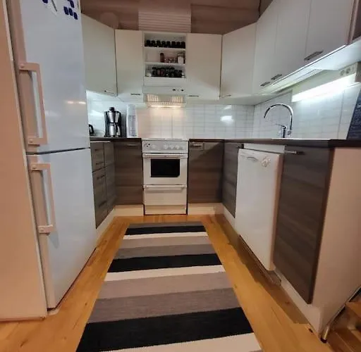 Viihtyisae Ja Tilava Moekki, Pytkykaksonen B * Syöte