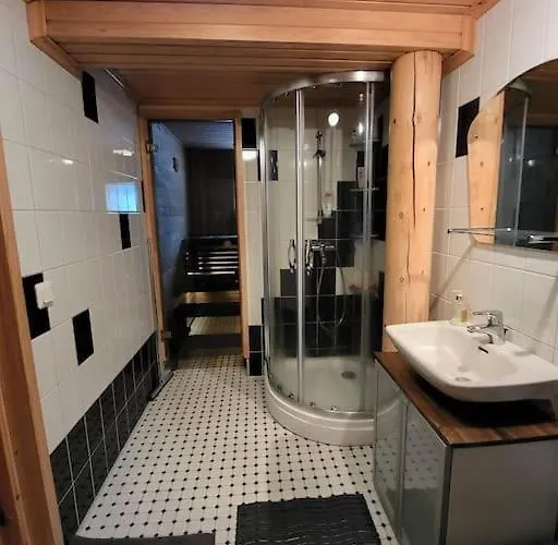 Viihtyisae Ja Tilava Moekki, Pytkykaksonen B * Syöte